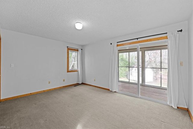 715 Paula DR, Chesapeake, VA 23322