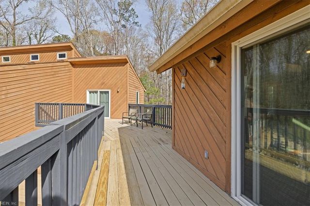 715 Paula DR, Chesapeake, VA 23322