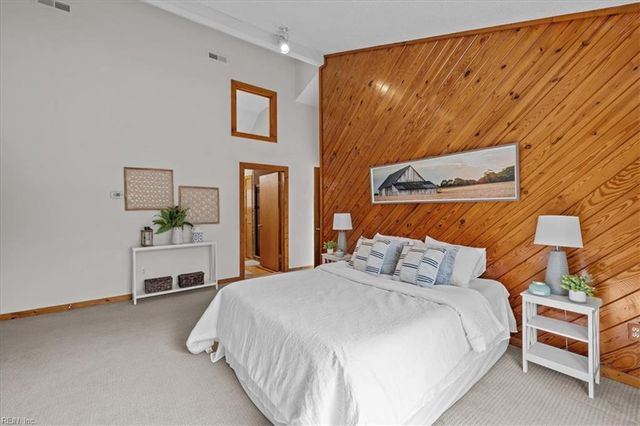 715 Paula DR, Chesapeake, VA 23322