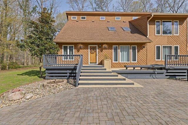 715 Paula DR, Chesapeake, VA 23322