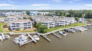 930 W Savidge Street 20, Spring Lake Vllg, MI 49456