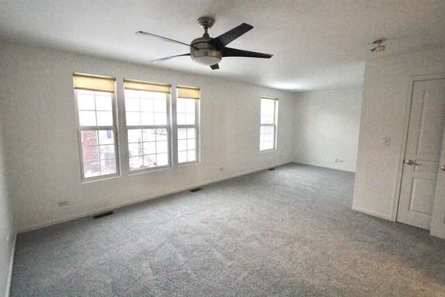 2711 Neubauer Circle, Lindenhurst, IL 60046