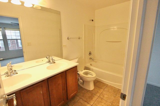 2711 Neubauer Circle, Lindenhurst, IL 60046