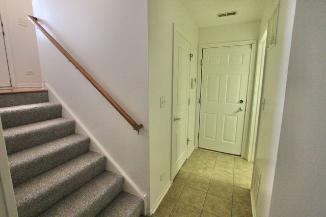 2711 Neubauer Circle, Lindenhurst, IL 60046