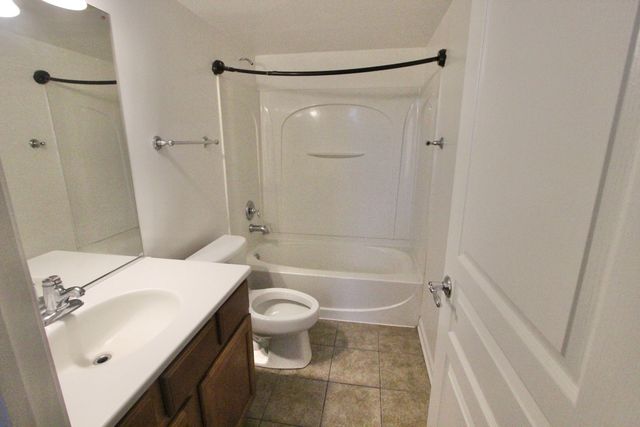 2711 Neubauer Circle, Lindenhurst, IL 60046