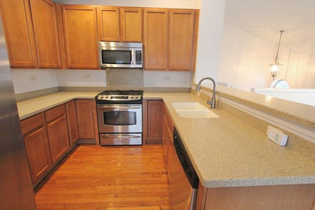 2711 Neubauer Circle, Lindenhurst, IL 60046