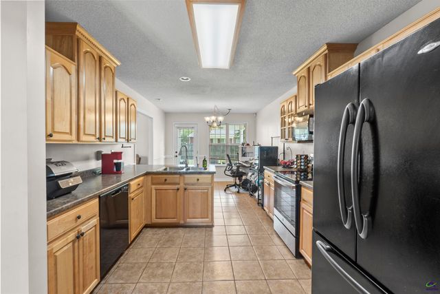 125 Emberly Lane, Warner Robins, GA 31088