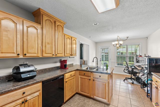 125 Emberly Lane, Warner Robins, GA 31088