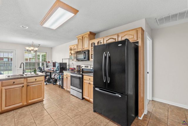 125 Emberly Lane, Warner Robins, GA 31088
