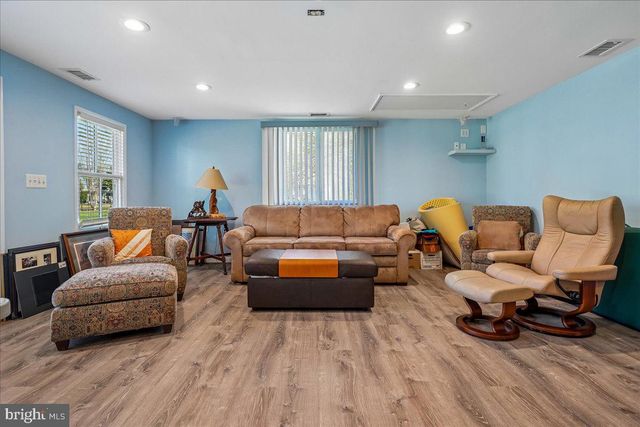 12 WALL ST, Rockville, MD 20850