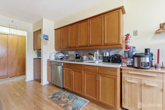 816 Sharon Garden Court, Woodbridge Proper, NJ 07095