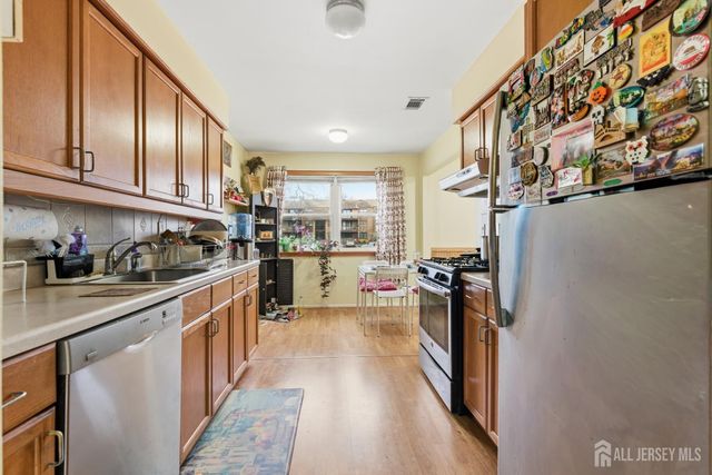 816 Sharon Garden Court, Woodbridge Proper, NJ 07095