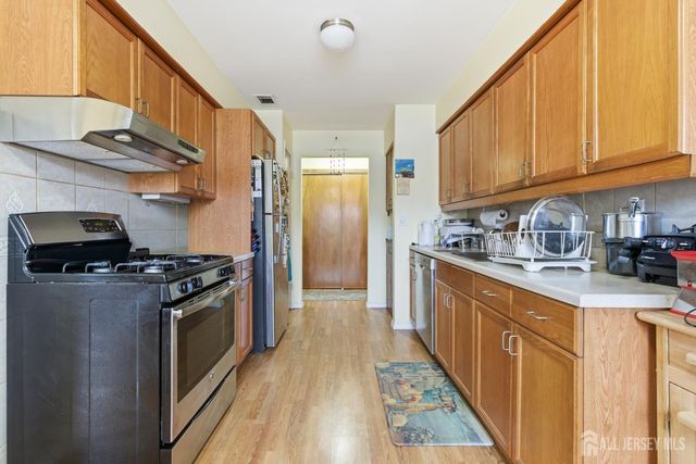 816 Sharon Garden Court, Woodbridge Proper, NJ 07095