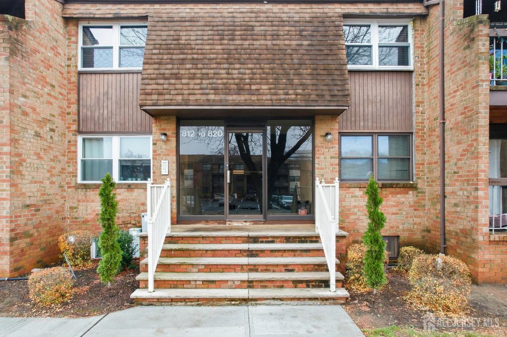 816 Sharon Garden Court, Woodbridge Proper, NJ 07095