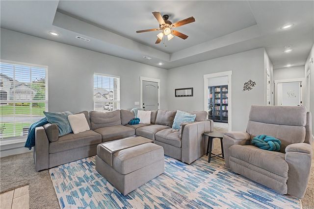 515 Oak Run Lane, Cave Springs, AR 72718