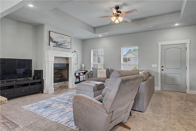 515 Oak Run Lane, Cave Springs, AR 72718