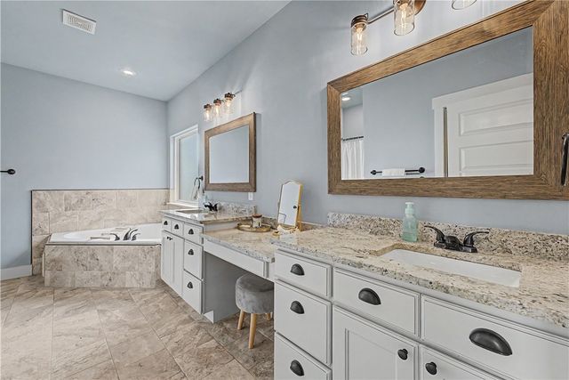 515 Oak Run Lane, Cave Springs, AR 72718
