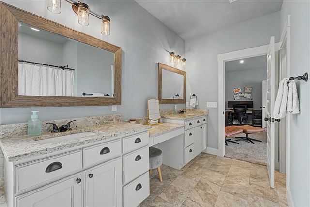 515 Oak Run Lane, Cave Springs, AR 72718