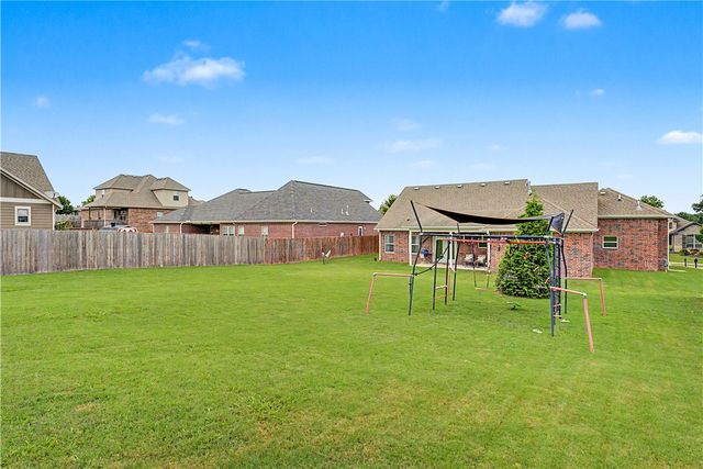 515 Oak Run Lane, Cave Springs, AR 72718