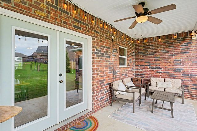 515 Oak Run Lane, Cave Springs, AR 72718