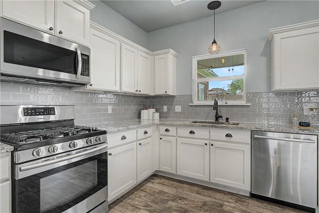 515 Oak Run Lane, Cave Springs, AR 72718