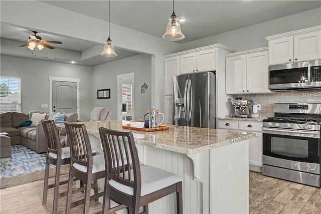 515 Oak Run Lane, Cave Springs, AR 72718