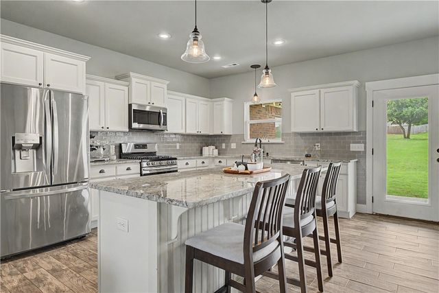 515 Oak Run Lane, Cave Springs, AR 72718