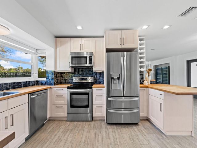 9361 SW 102nd Ct, Miami, FL 33176