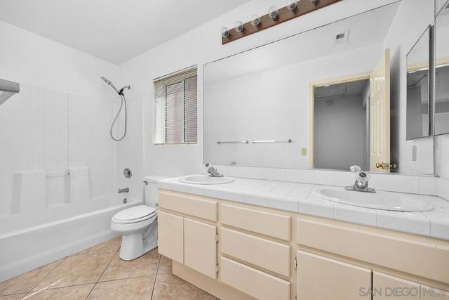 950 Tempera Ct, Oceanside, CA 92057