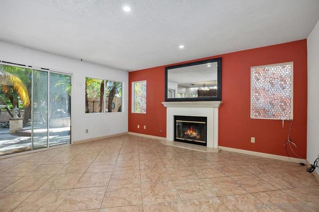 950 Tempera Ct, Oceanside, CA 92057