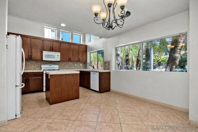 950 Tempera Ct, Oceanside, CA 92057