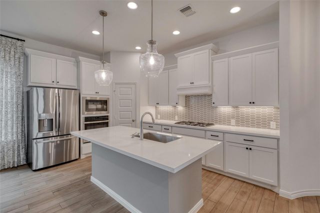 305 Langhorne BND, Liberty Hill, TX 78642