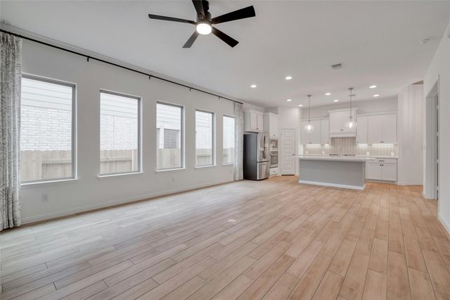 305 Langhorne BND, Liberty Hill, TX 78642