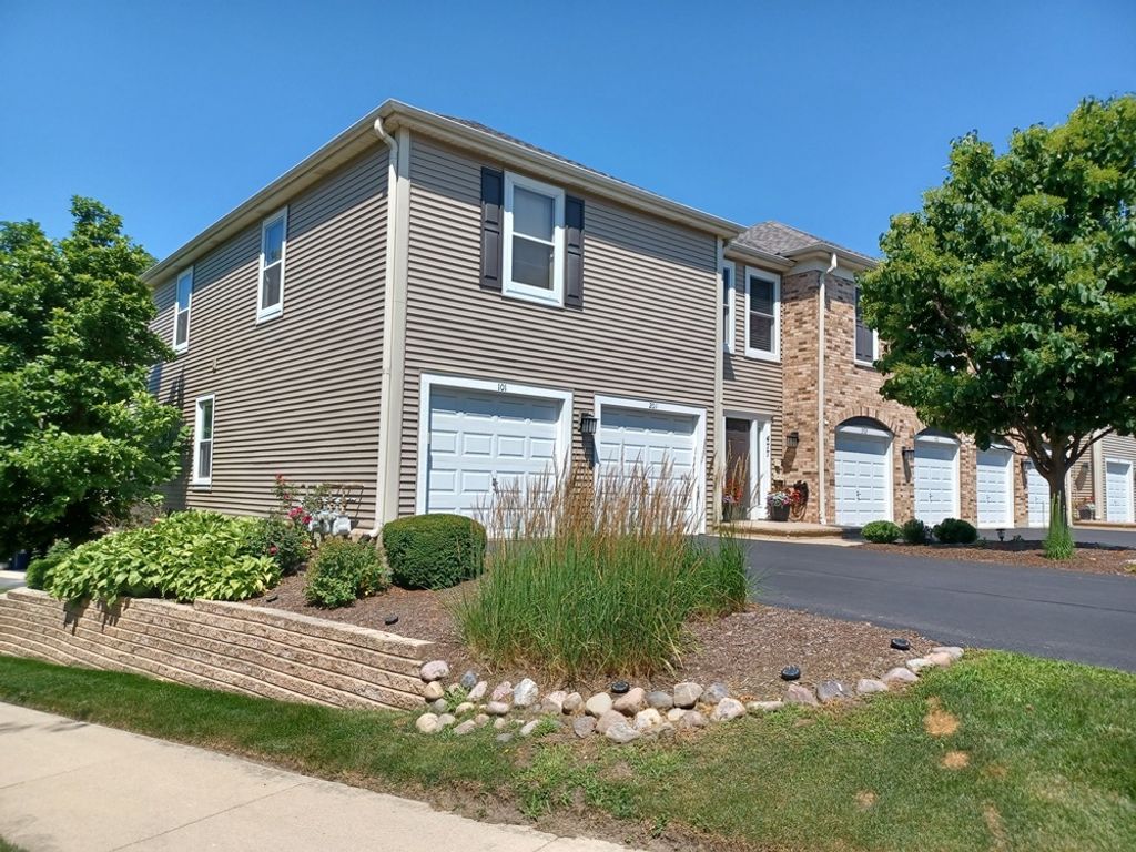477 Village Green Road 201A, Naperville, IL 60540