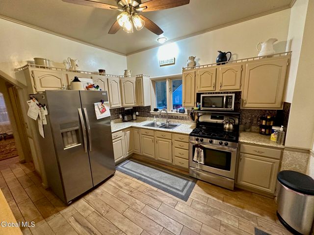 484 Kenwood Avenue, Bethlehem, NY 12054