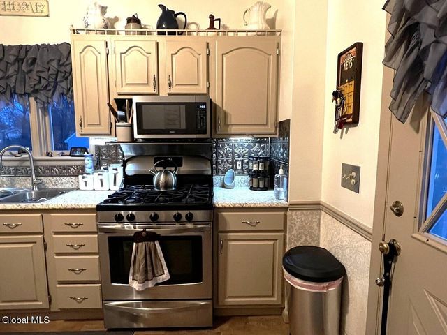 484 Kenwood Avenue, Bethlehem, NY 12054