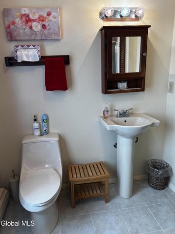 484 Kenwood Avenue, Bethlehem, NY 12054