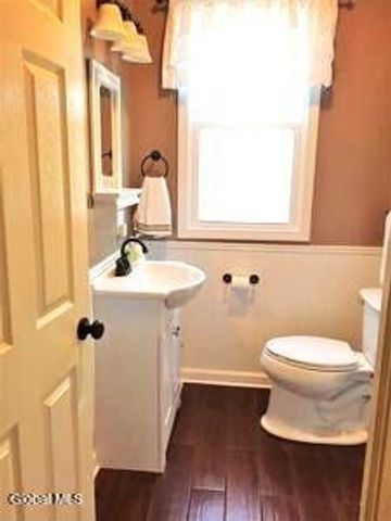 484 Kenwood Avenue, Bethlehem, NY 12054