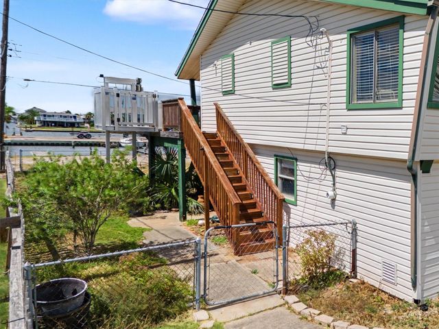16646 Jolly Roger Road, Jamaica Beach, TX 77554