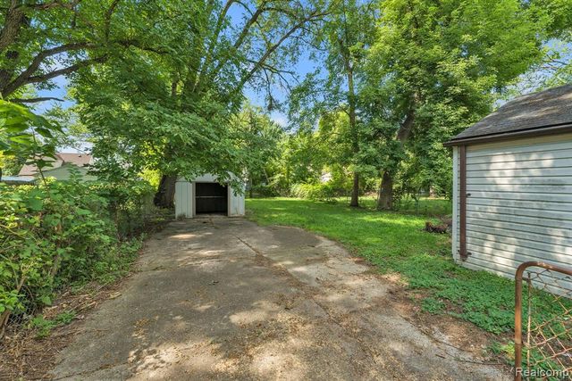 26005 Currier Street, Dearborn Heights, MI 48125