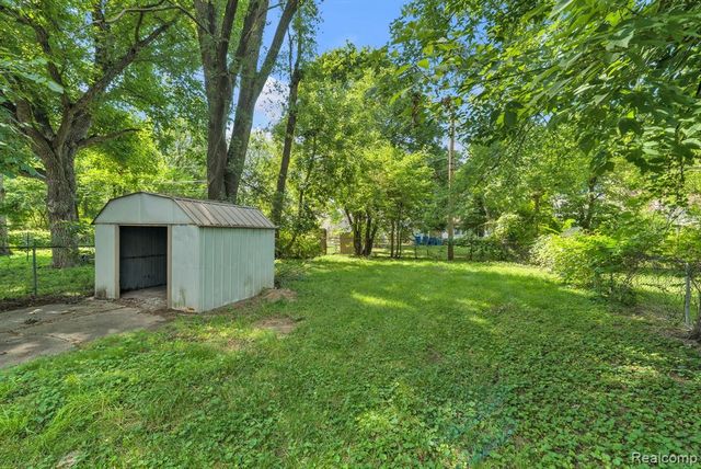 26005 Currier Street, Dearborn Heights, MI 48125