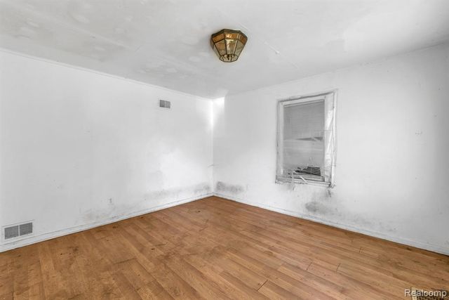 26005 Currier Street, Dearborn Heights, MI 48125