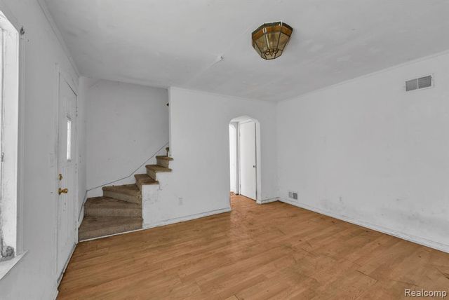 26005 Currier Street, Dearborn Heights, MI 48125