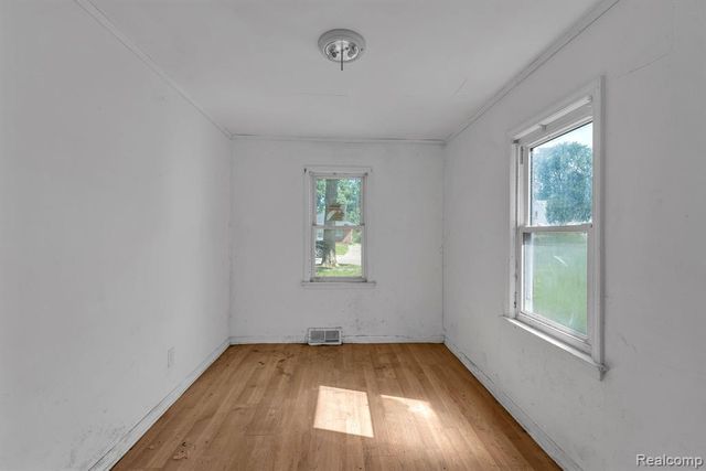 26005 Currier Street, Dearborn Heights, MI 48125