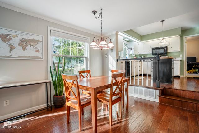 6913 Fredericksburg Drive, Sylvania, OH 43560