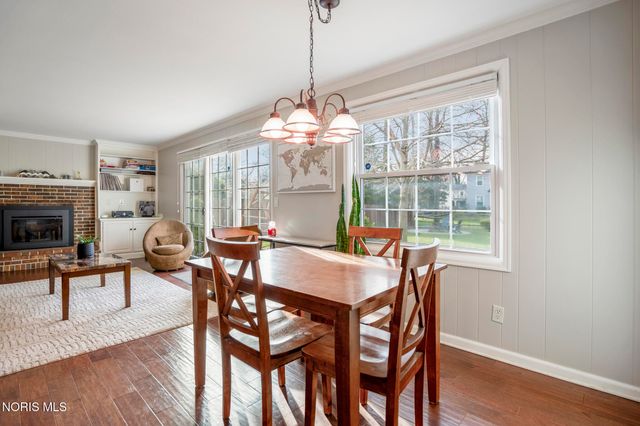 6913 Fredericksburg Drive, Sylvania, OH 43560