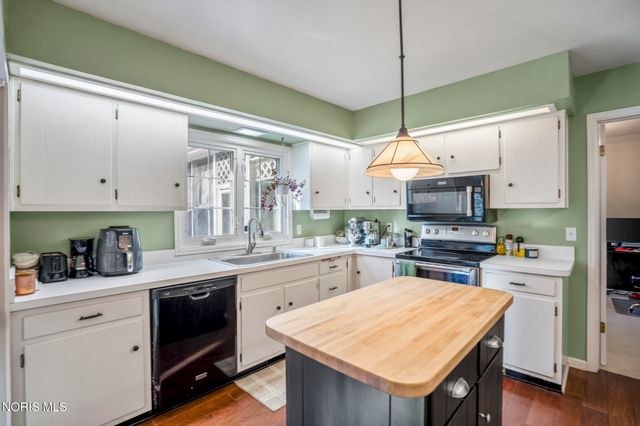 6913 Fredericksburg Drive, Sylvania, OH 43560