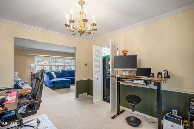 6913 Fredericksburg Drive, Sylvania, OH 43560