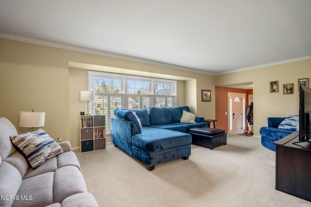 6913 Fredericksburg Drive, Sylvania, OH 43560