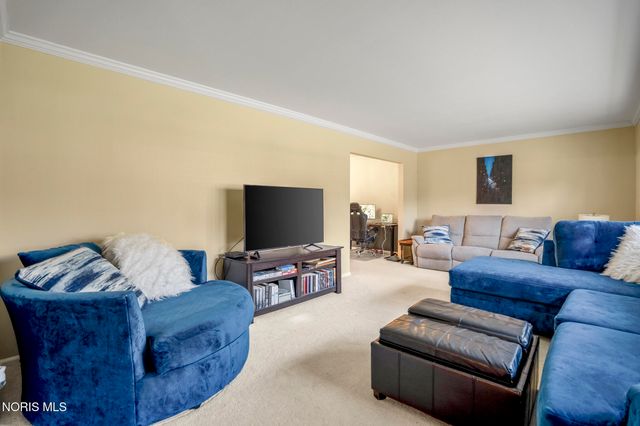 6913 Fredericksburg Drive, Sylvania, OH 43560